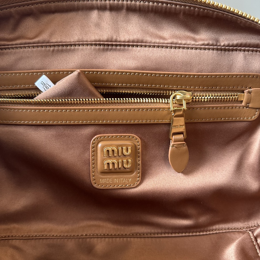 Miu Miu ミュウミュウ ハンドバッグ マットレザー コンパクト ブラウン - 画像 9