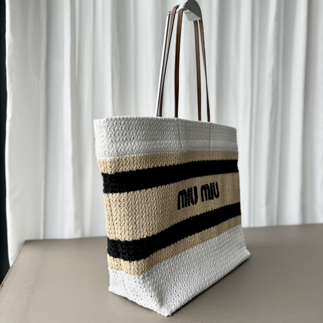 MIU MIU ミュウミュ サマーバッグ 軽量 薄型 ベージュ/ブラック/ホワイト - 画像 3