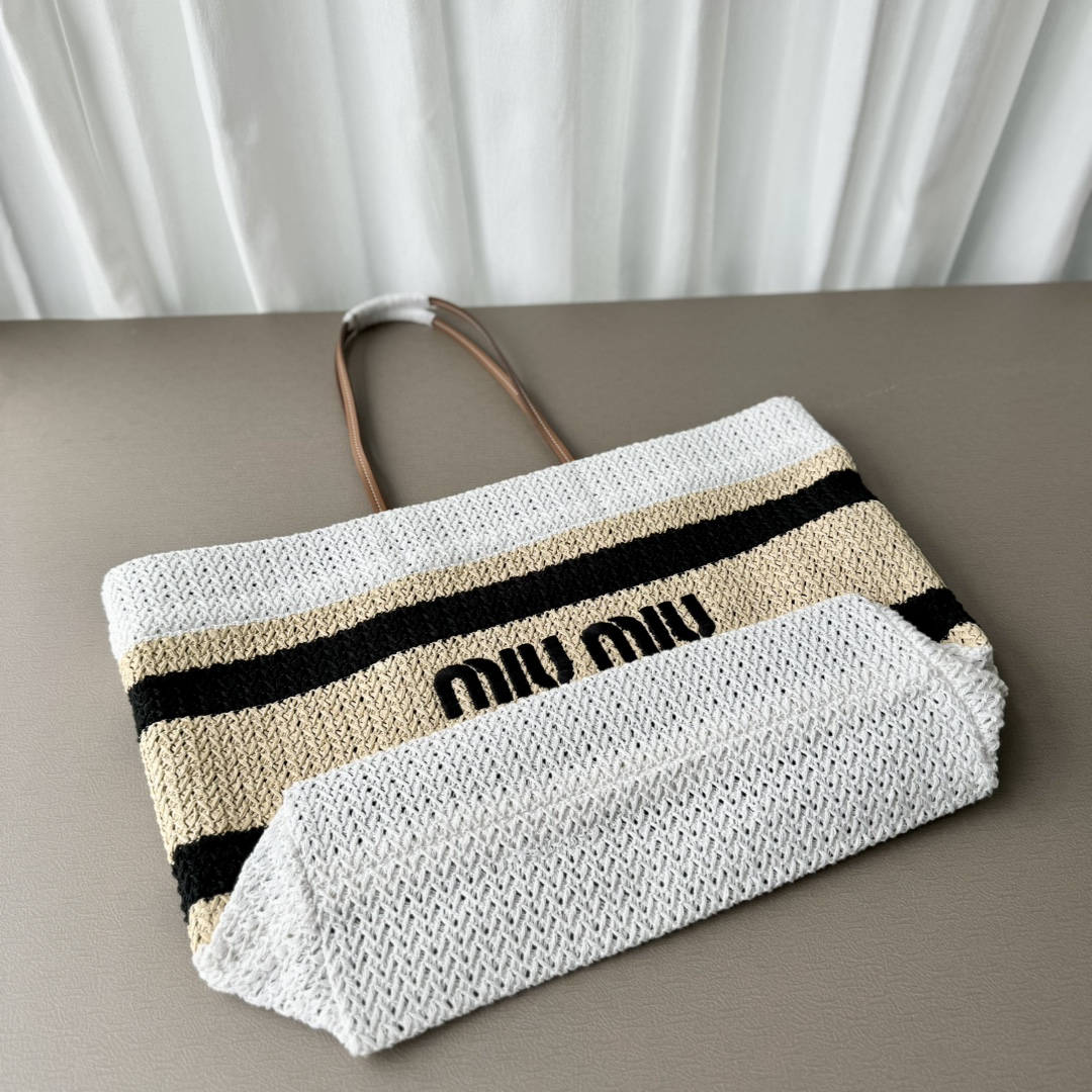 MIU MIU ミュウミュ サマーバッグ 軽量 薄型 ベージュ/ブラック/ホワイト - 画像 4