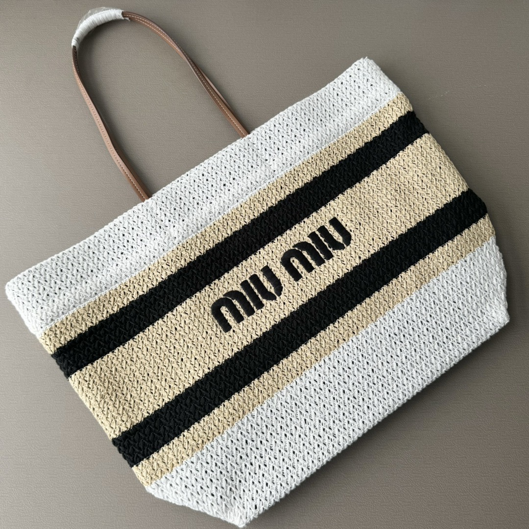 MIU MIU ミュウミュ サマーバッグ 軽量 薄型 ベージュ/ブラック/ホワイト - 画像 6