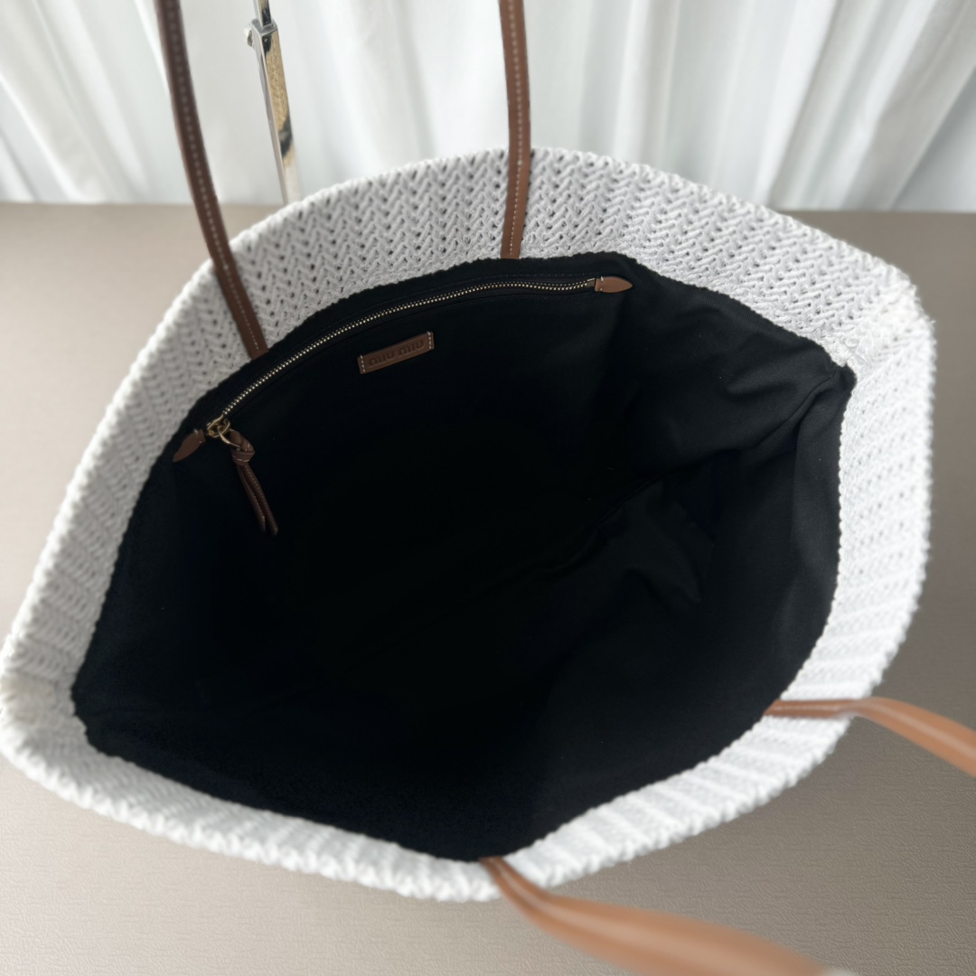 MIU MIU ミュウミュ サマーバッグ 軽量 薄型 ベージュ/ブラック/ホワイト - 画像 7