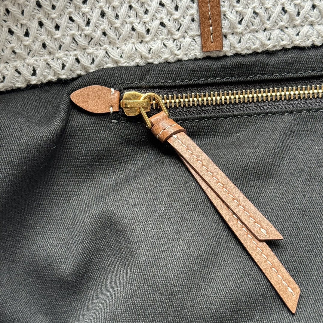 MIU MIU ミュウミュ サマーバッグ 軽量 薄型 ベージュ/ブラック/ホワイト - 画像 9