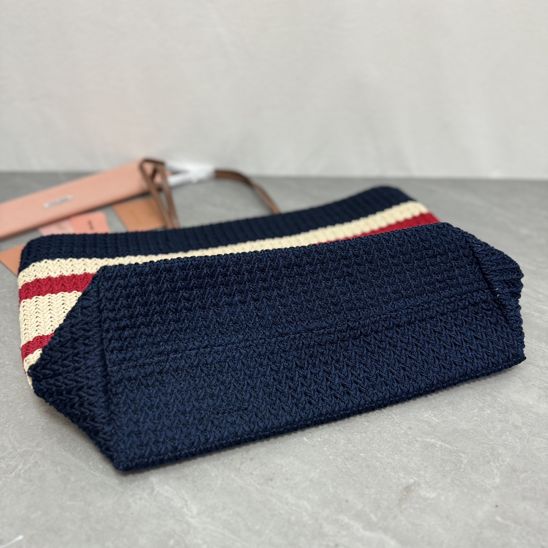 MIU MIU バッグ ミュウミュウ ミニトート レディース 裏地付き ブラック レッド ホワイト ナチュラル トートバッグ - 画像 4