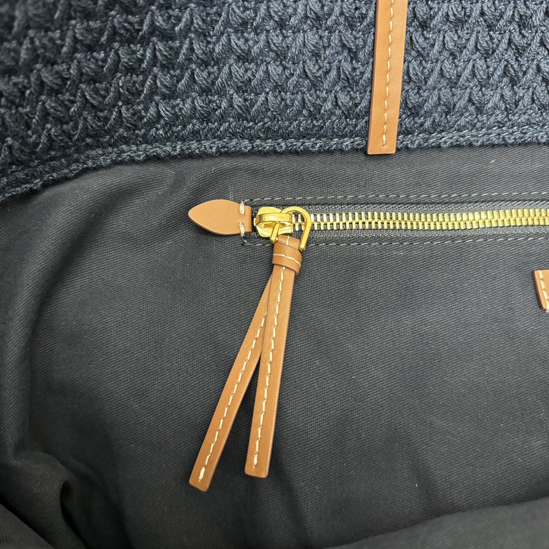 MIU MIU バッグ ミュウミュウ ミニトート レディース 裏地付き ブラック レッド ホワイト ナチュラル トートバッグ - 画像 9