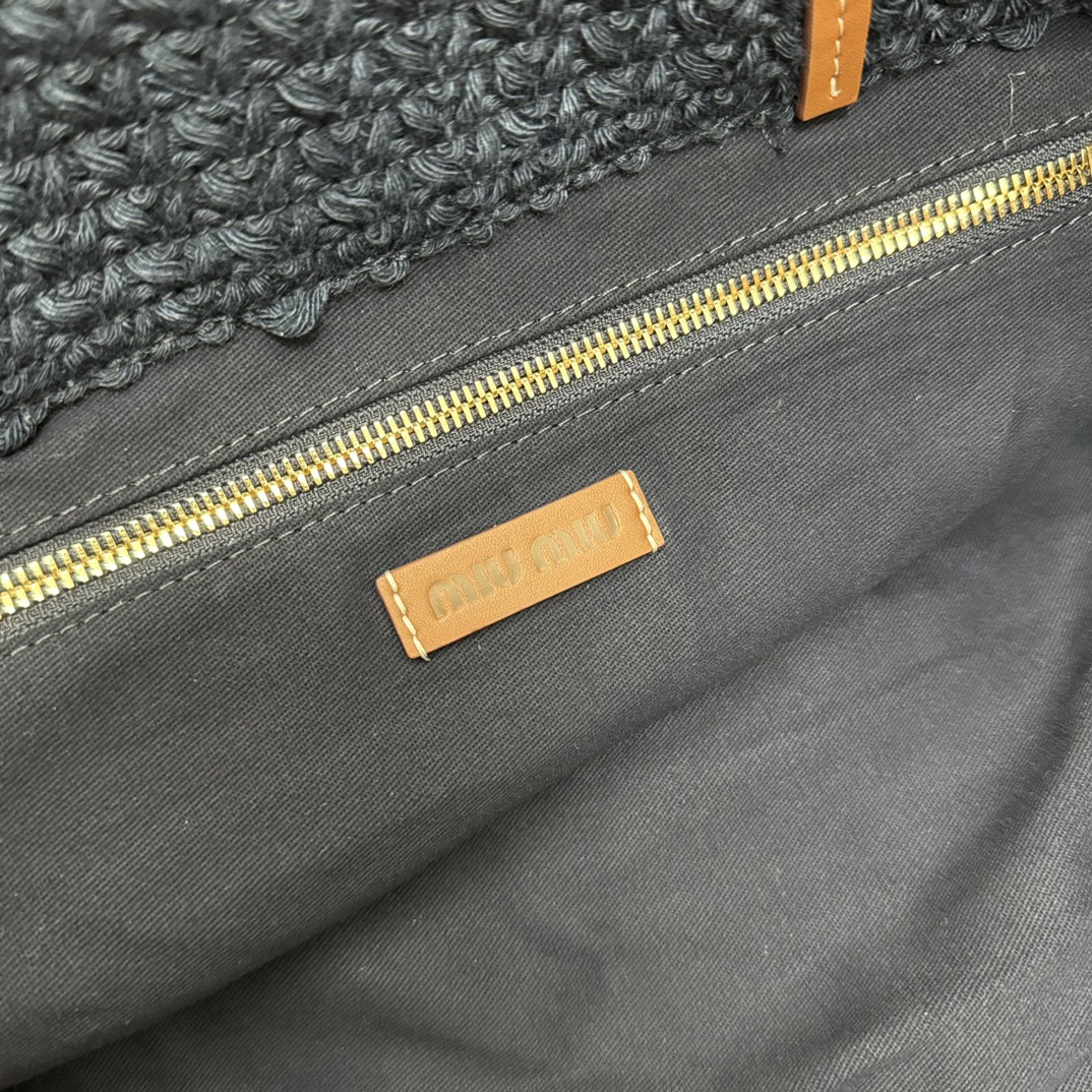 Miu Miu ストライプ ミニトートバッグ | 軽量|オレンジ/ネイビー/オリーブ/ベージュ - 画像 8