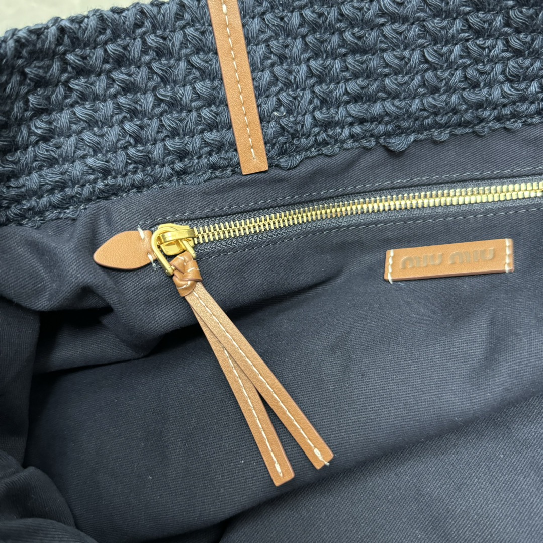 Miu Miu ストライプ ミニトートバッグ | 軽量|オレンジ/ネイビー/オリーブ/ベージュ - 画像 9