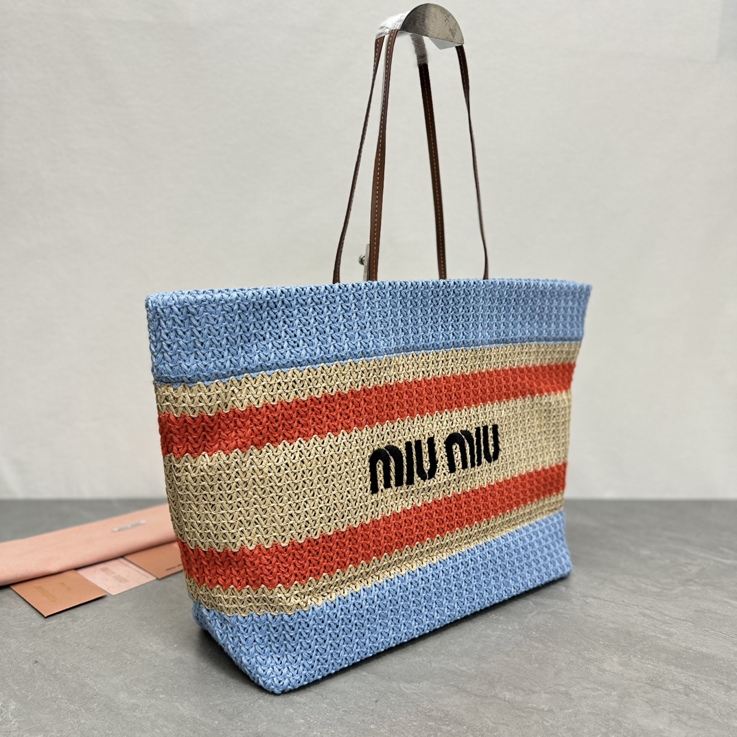 Miu Miu ミュウミュ ワイドトートバッグ | ストライプ ランニングライン カラー:ブルー|素材:ポリエステル・レザー - 画像 3