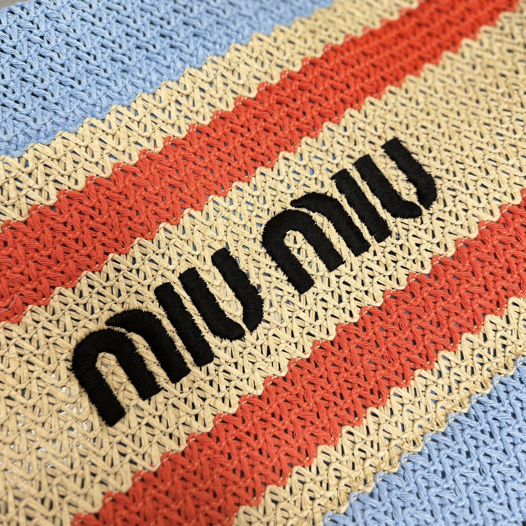 Miu Miu ミュウミュ ワイドトートバッグ | ストライプ ランニングライン カラー:ブルー|素材:ポリエステル・レザー - 画像 5