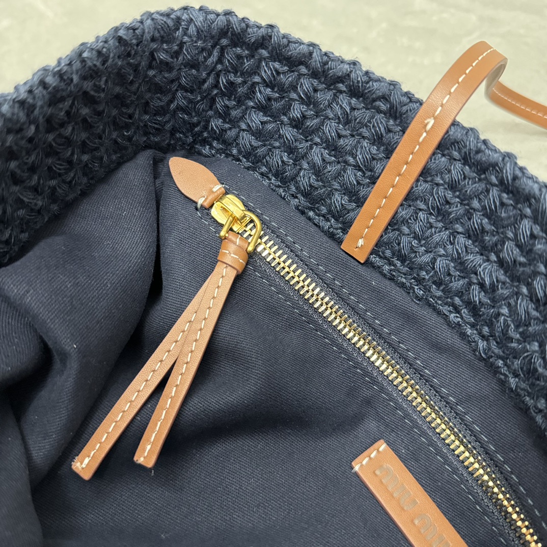 Miu Miu ミュウミュ ラフィアトートバッグ | マルチカラー | コンパクト収納 | レザーhandle - 画像 9