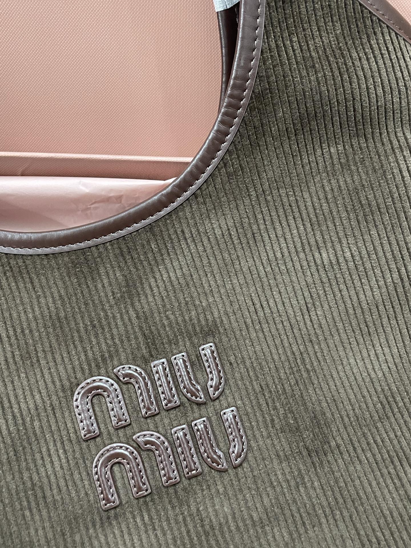 Miu Miu ハンドバッグ | コンパクト | ローズグリーン - 画像 2