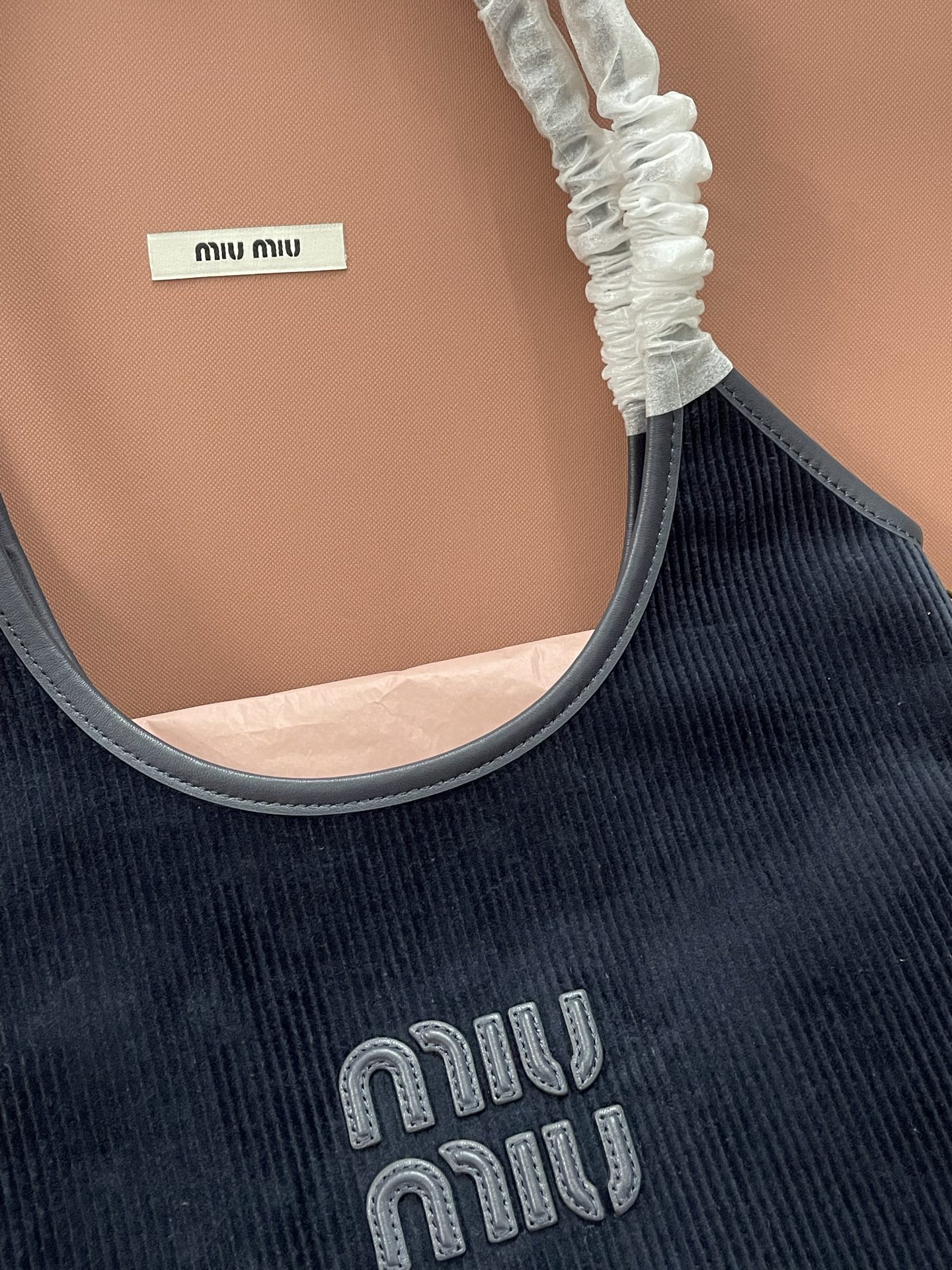 Miu Miu ハンドバッグ | コンパクト | 黒 - 画像 2