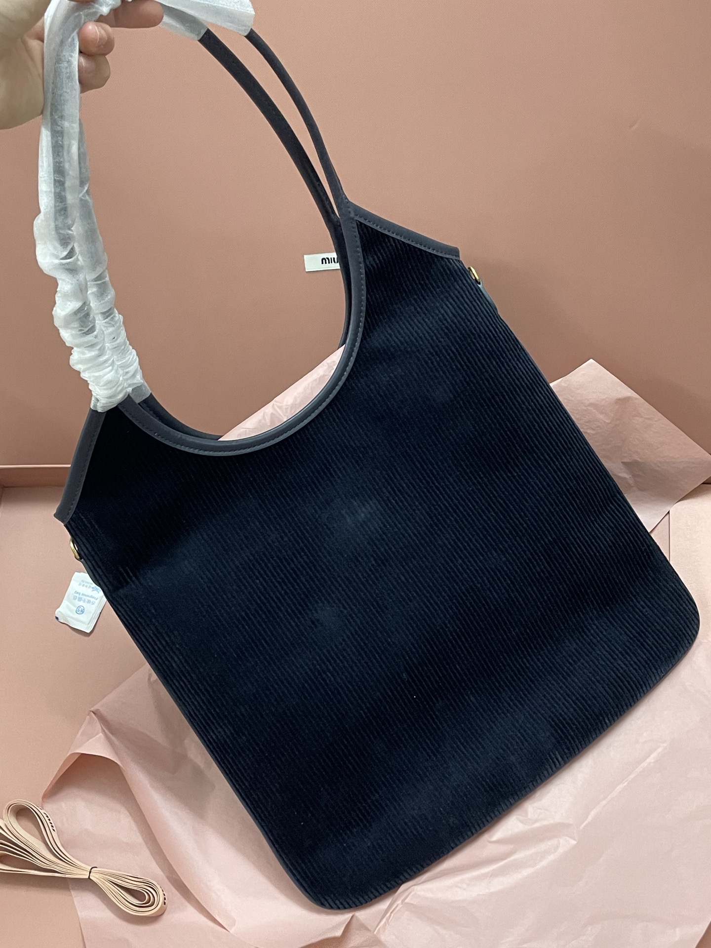 Miu Miu ハンドバッグ | コンパクト | 黒 - 画像 3