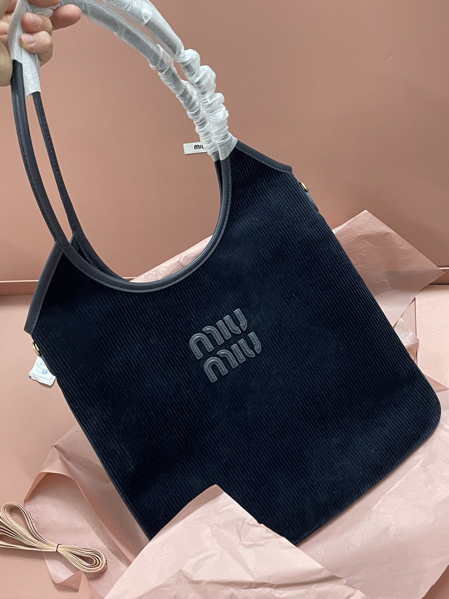 Miu Miu ハンドバッグ | コンパクト | 黒 - 画像 4