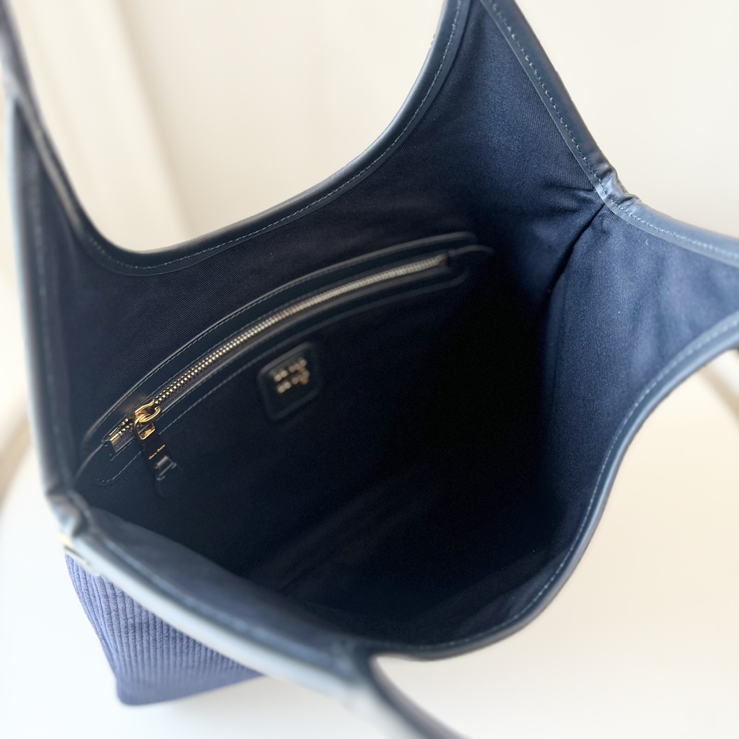 Miu Miu ハンドバッグ | コンパクト ネイビー - 画像 7