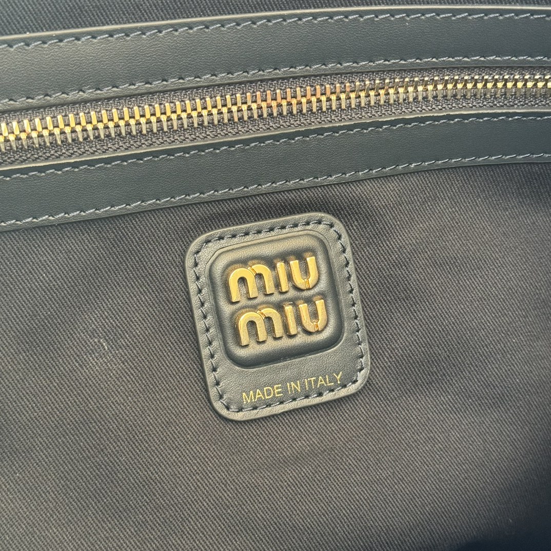 Miu Miu ハンドバッグ | コンパクト ネイビー - 画像 8