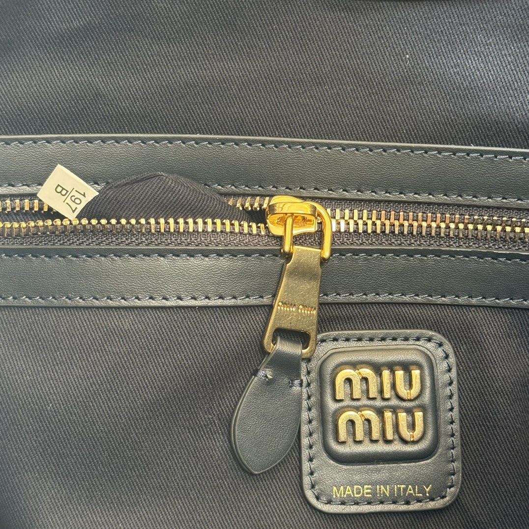 Miu Miu ハンドバッグ | コンパクト ネイビー - 画像 9