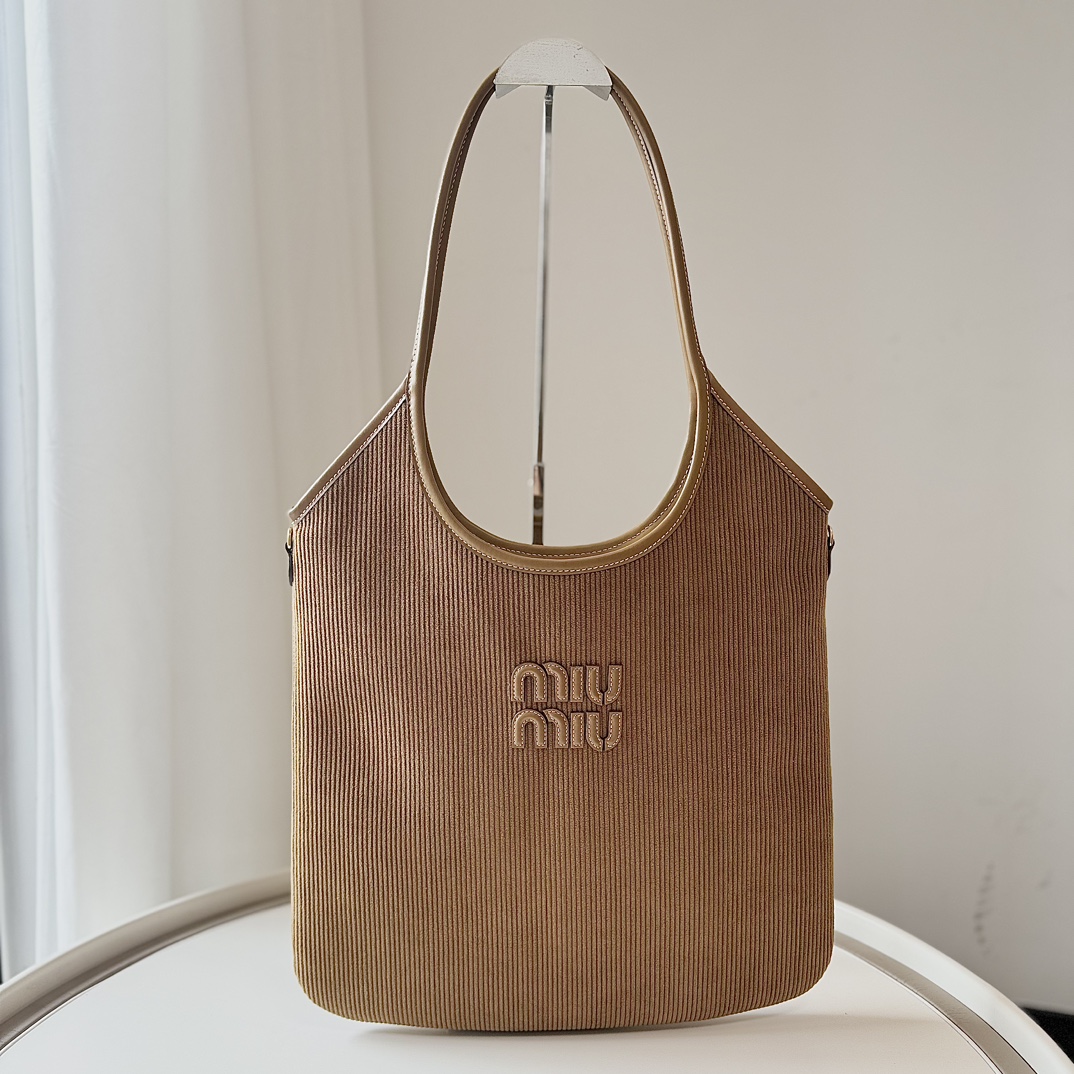 Miu Miu ハンドバッグ | コンパクト|ベージュ