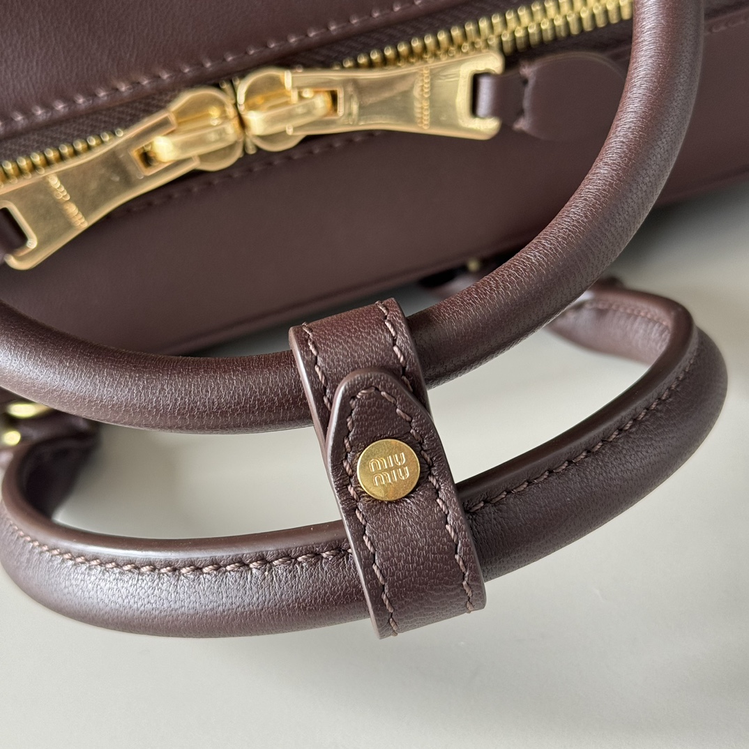 Miu Miu ミュウミュウ ショルダーバッグ 軽量 ブラウン - 画像 6