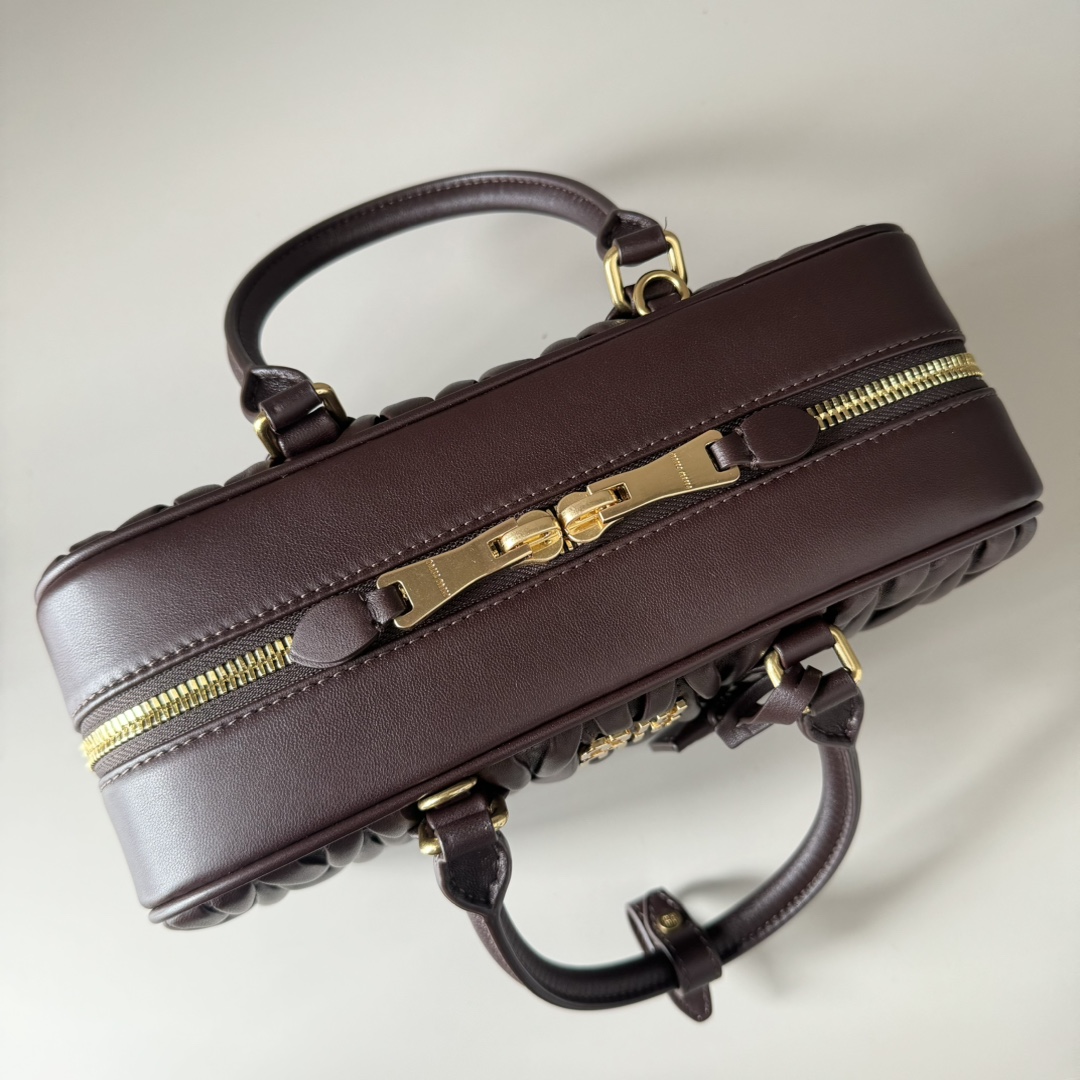 Miu Miu ミュウミュウ ショルダーバッグ 軽量 ブラウン - 画像 7