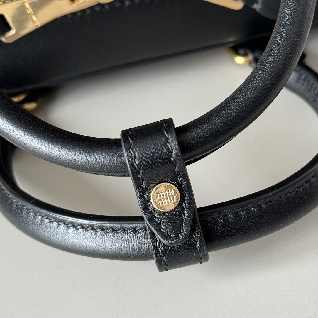 Miu Miu ミュウミュ レザー キャリーバッグ ブラック|コンパクト・軽量・収納力 - 画像 5