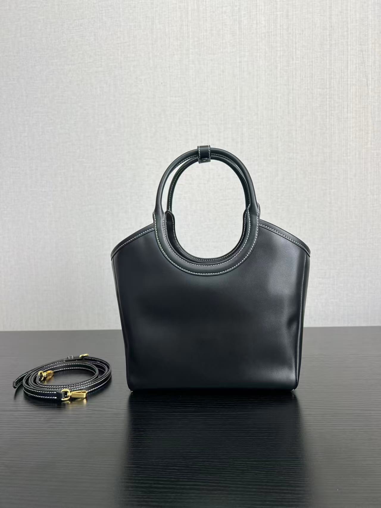 MIU MIU バッグ|コンパクト|黒|レザー - 画像 2