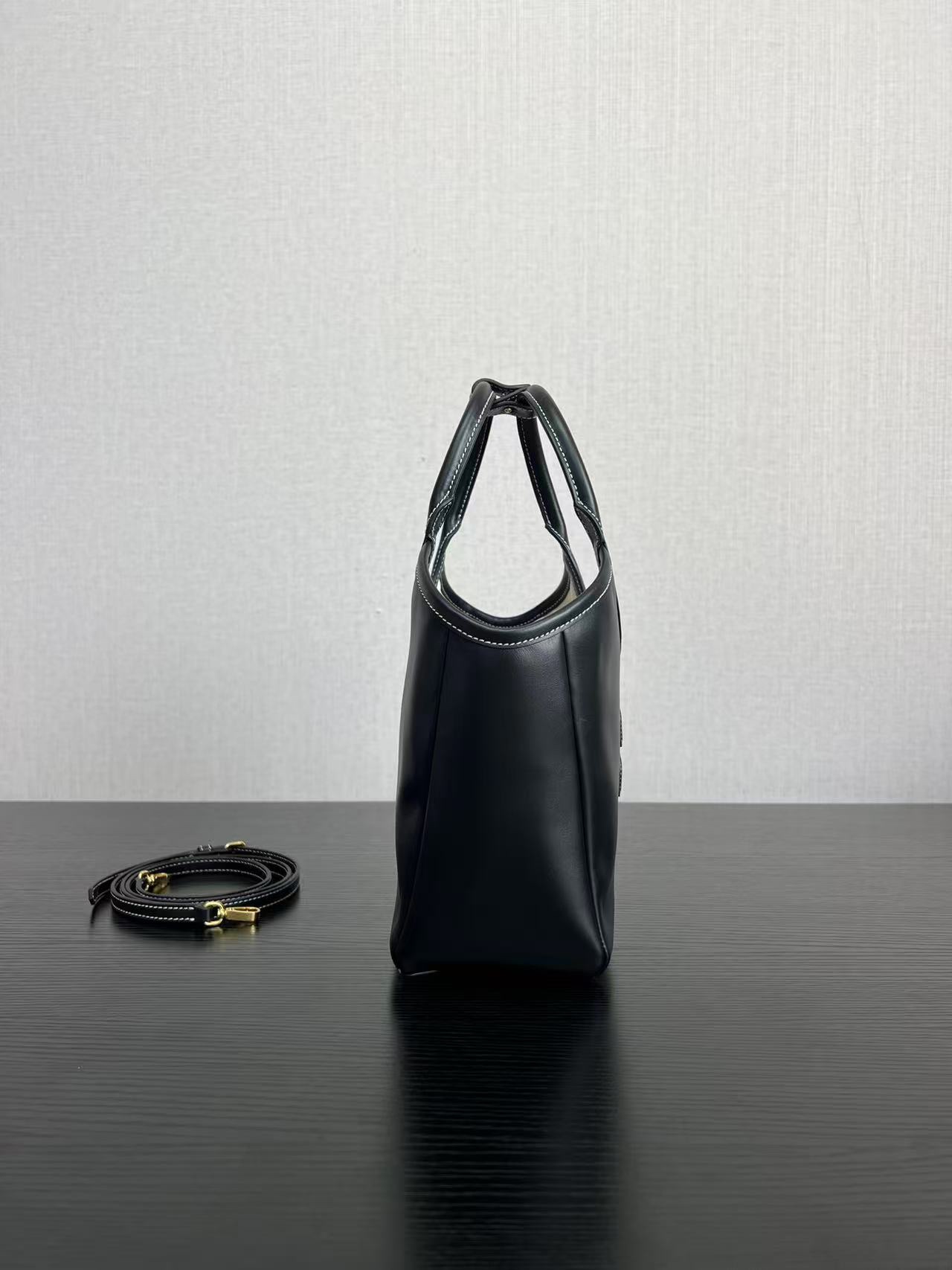 MIU MIU バッグ|コンパクト|黒|レザー - 画像 3