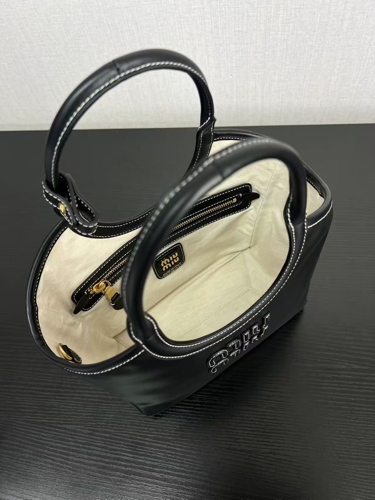 MIU MIU バッグ|コンパクト|黒|レザー - 画像 8