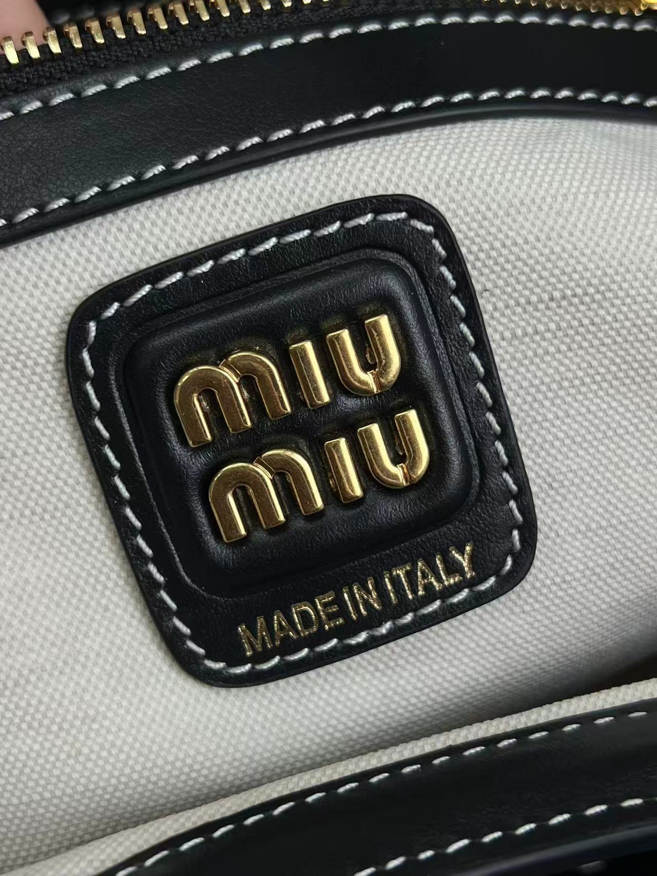 MIU MIU バッグ|コンパクト|黒|レザー - 画像 9