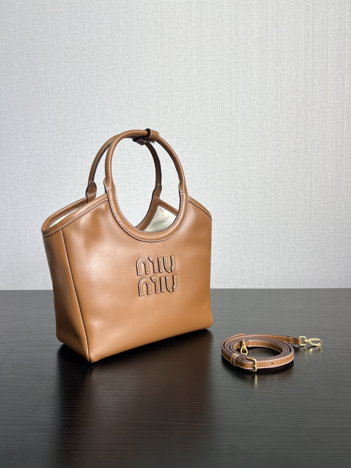 MIU MIU レザー バッグ | ロゴ ロープハンドル | ブラウン - 画像 3