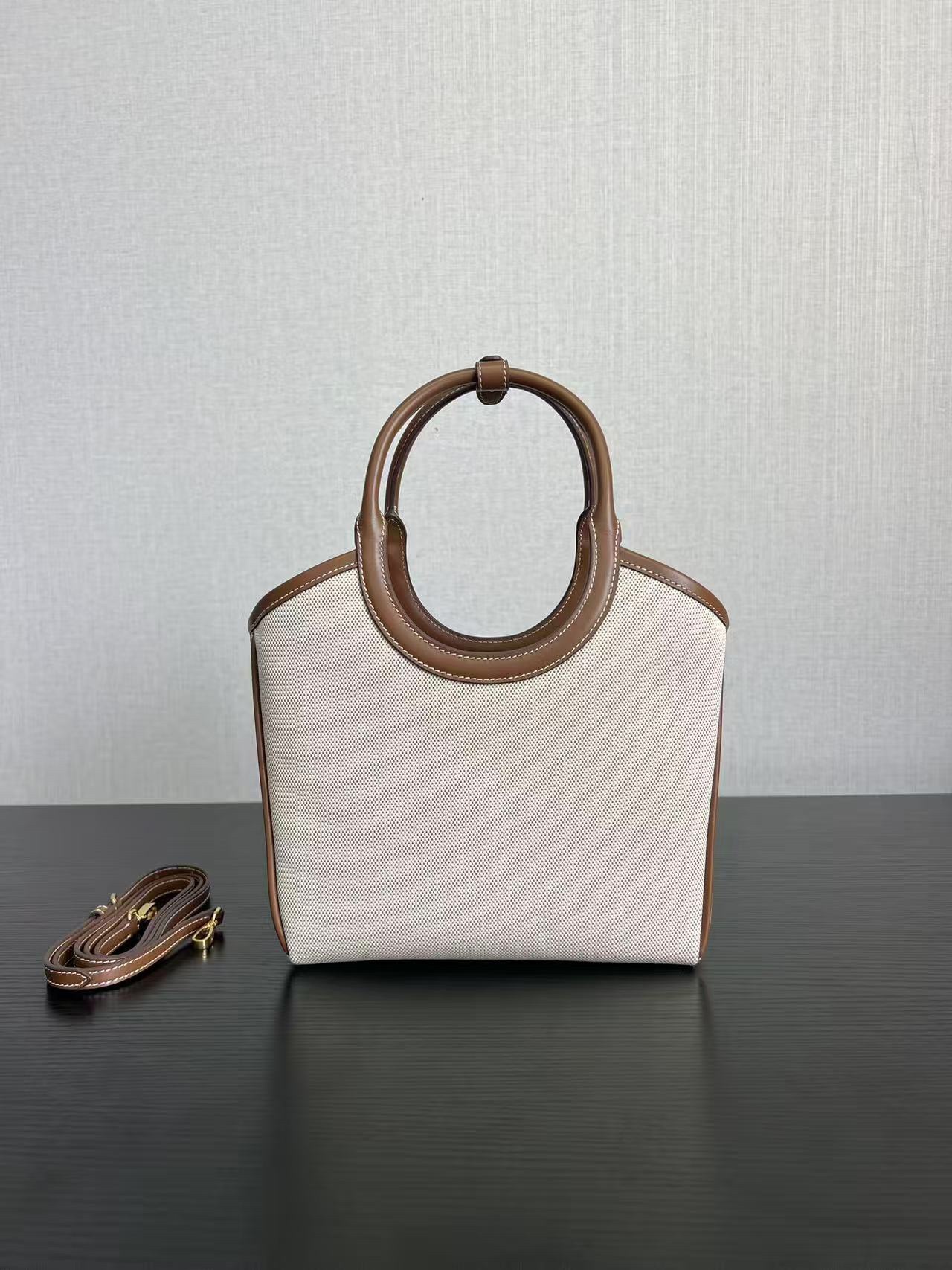 Miu Miu ハンドバッグ | ロゴ ハンドル レザー ベージュ - 画像 2