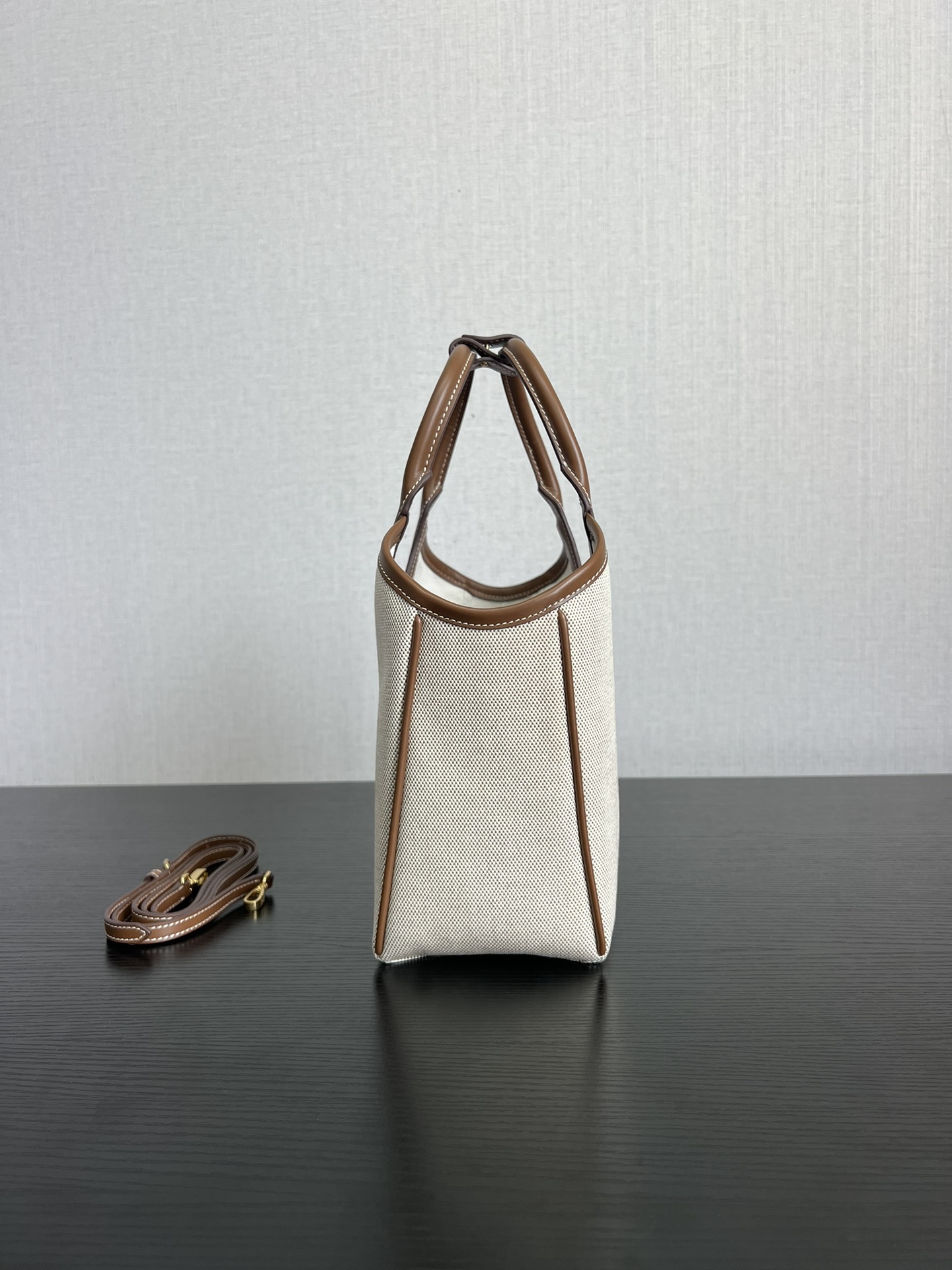 Miu Miu ハンドバッグ | ロゴ ハンドル レザー ベージュ - 画像 3