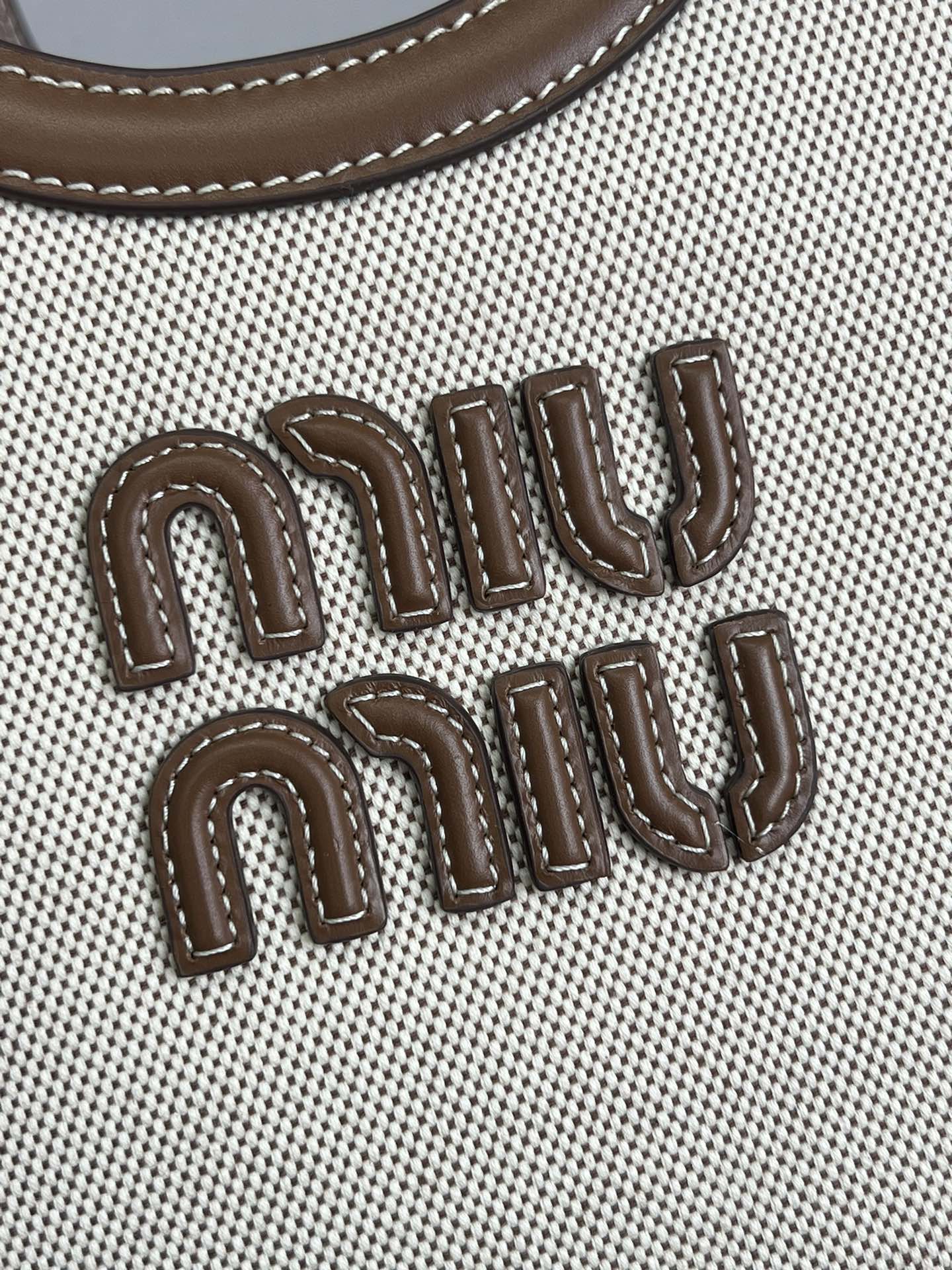Miu Miu ハンドバッグ | ロゴ ハンドル レザー ベージュ - 画像 6