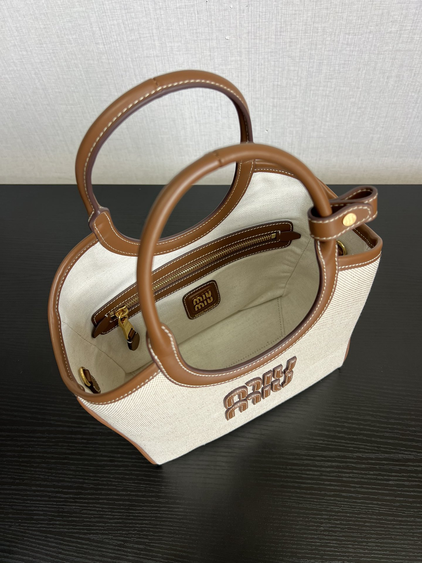 Miu Miu ハンドバッグ | ロゴ ハンドル レザー ベージュ - 画像 7