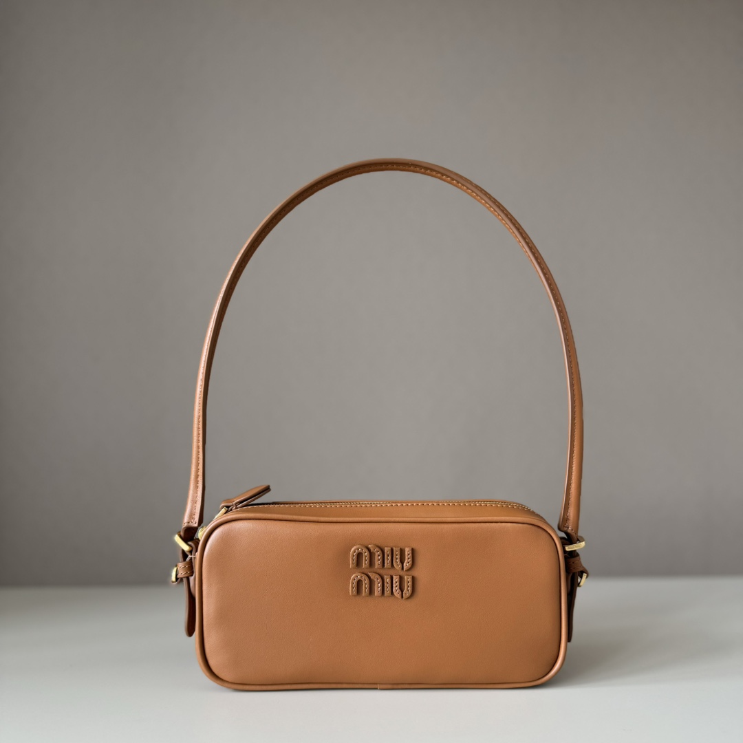Miu Miu レザー キャメル ミニショルダーバッグ|コンパクト|オールド レザー