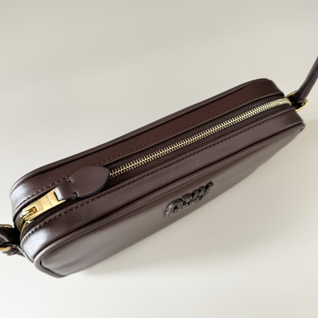 MIU MIU レザー ミニショルダーバッグ | ブラウン - 画像 6