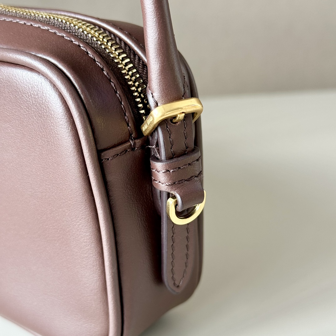 MIU MIU レザー ミニショルダーバッグ | ブラウン - 画像 7
