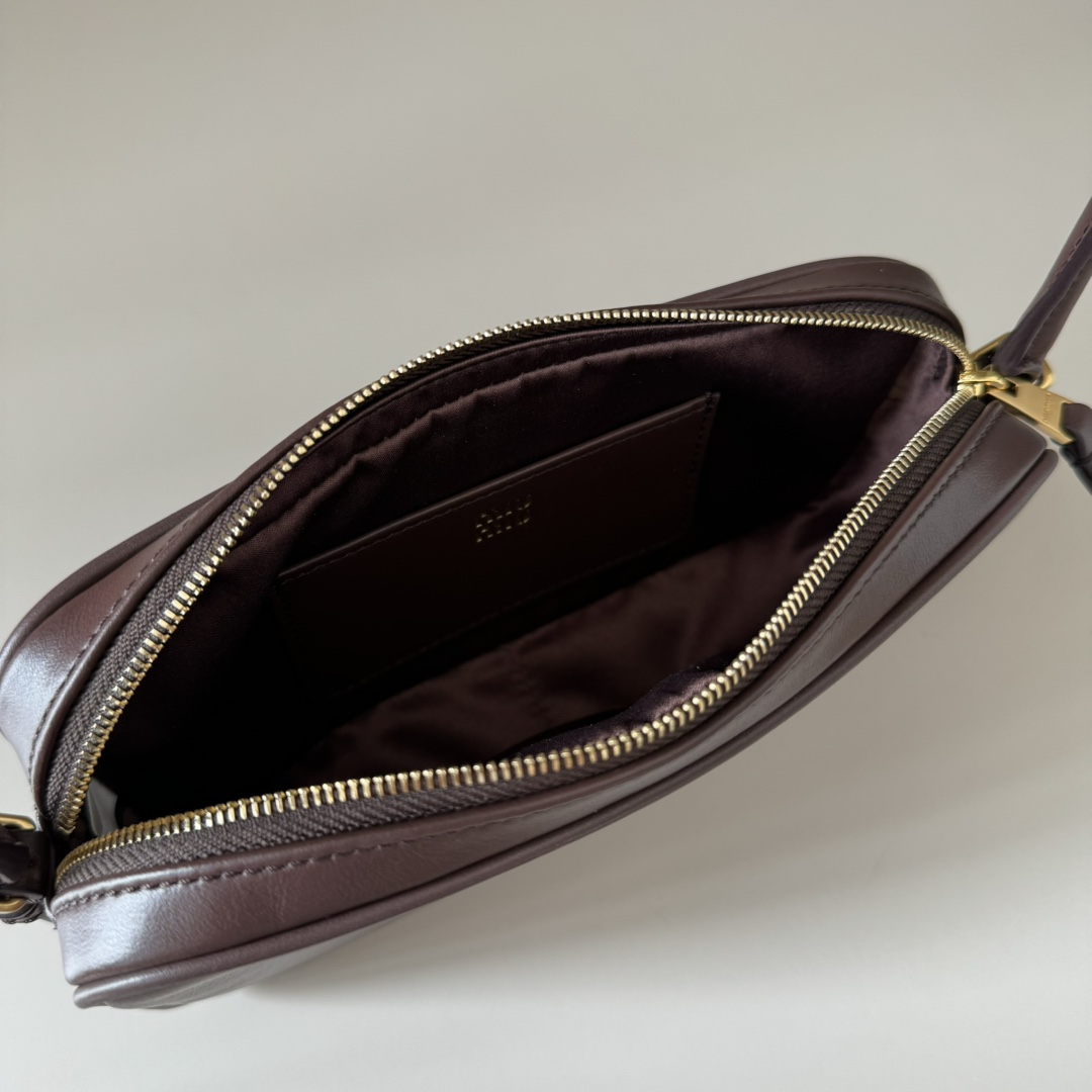 MIU MIU レザー ミニショルダーバッグ | ブラウン - 画像 8