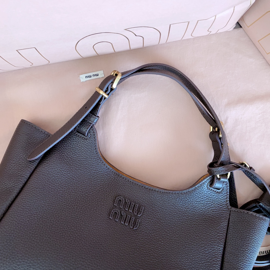 Miu Miu ハンドバッグ | ピンク&ブラウン | 細部までこだわった高級感のあるレザー製トートバッグ - 画像 5