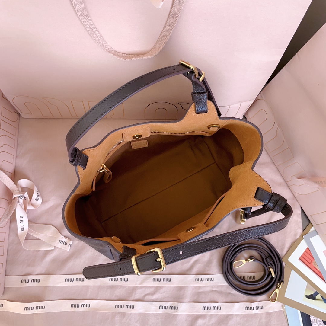 Miu Miu ハンドバッグ | ピンク&ブラウン | 細部までこだわった高級感のあるレザー製トートバッグ - 画像 9