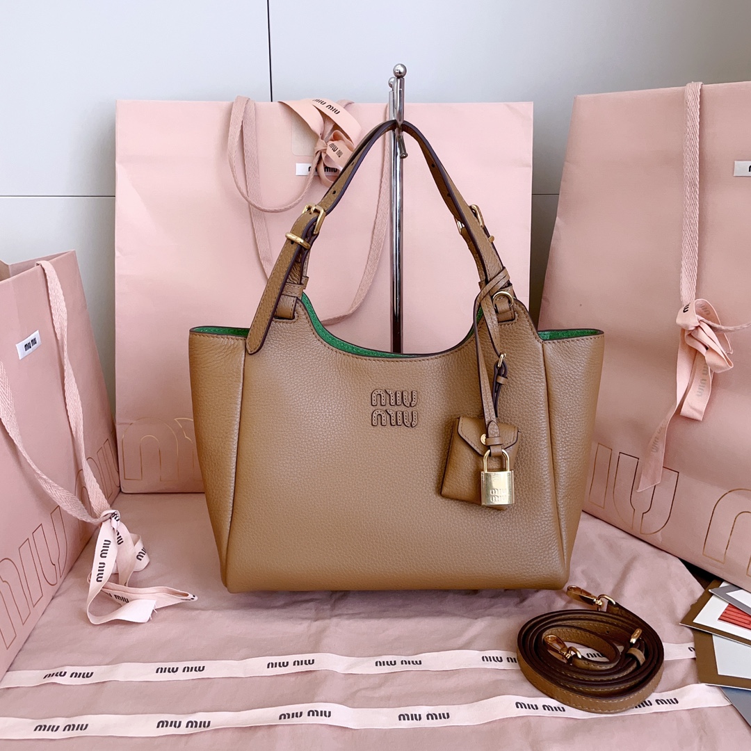 Miu Miu ハンドバッグ | グリーンライニング | ナチュラルベージュ