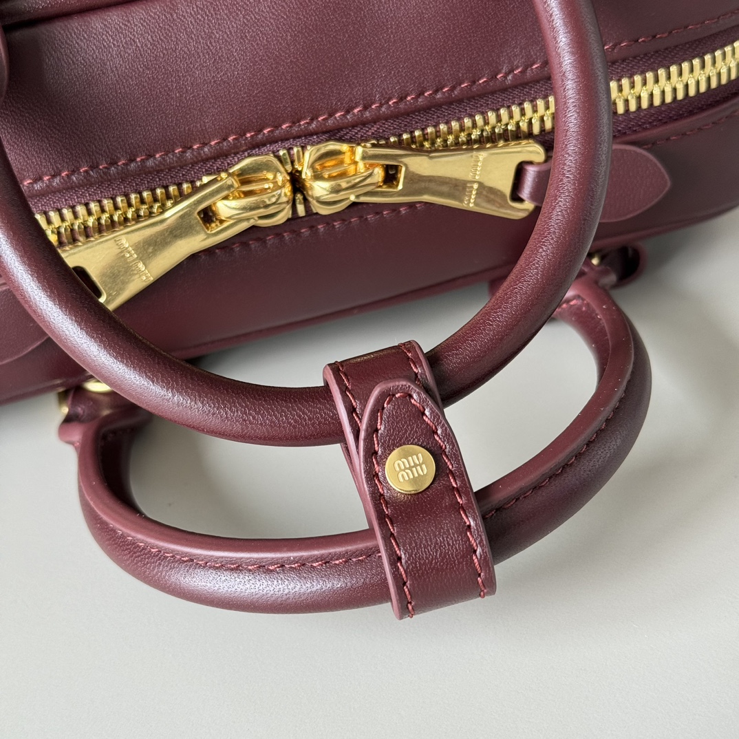 Miu Miu レザー キャディバッグ プレミアム ブラウン - 画像 6