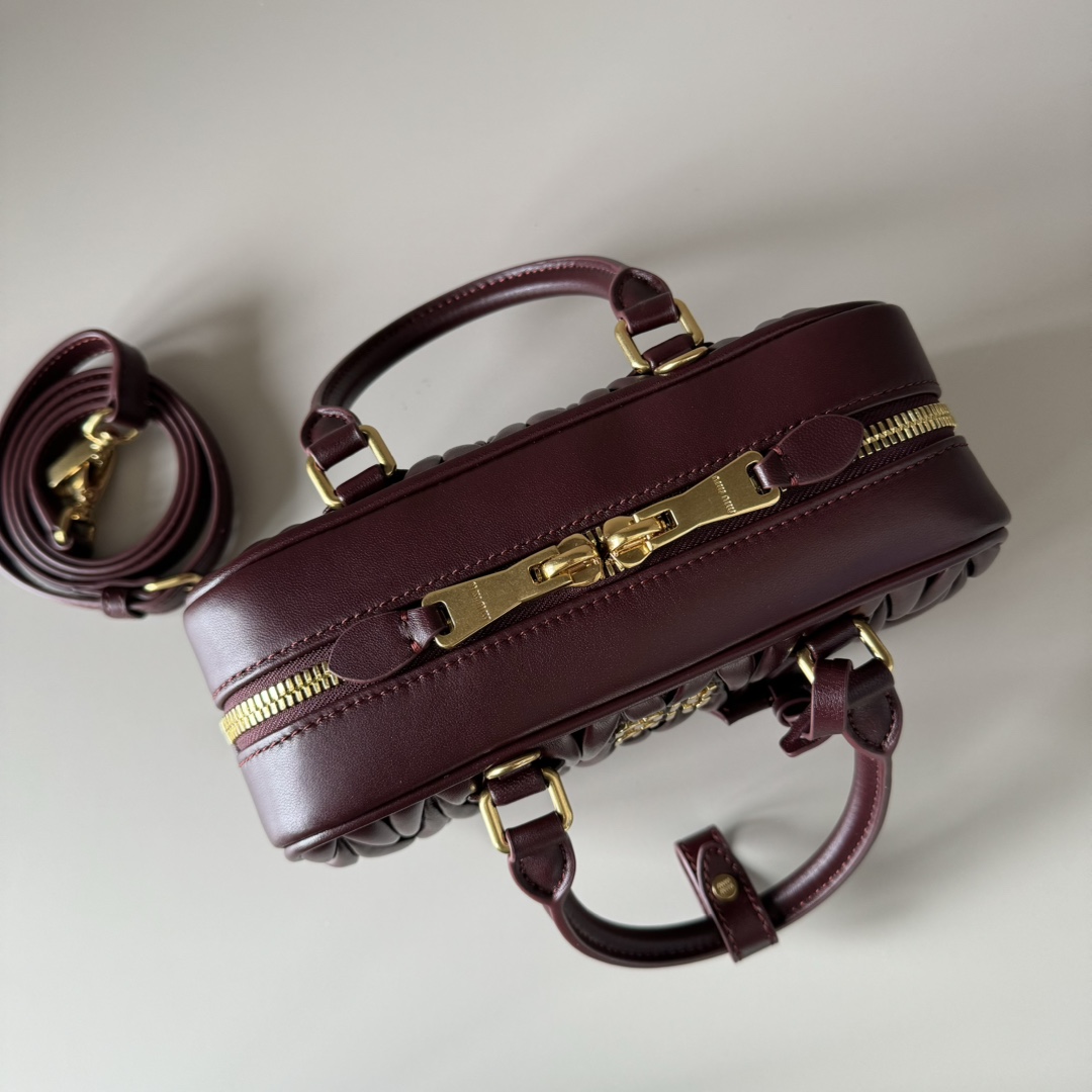 Miu Miu レザー キャディバッグ プレミアム ブラウン - 画像 7