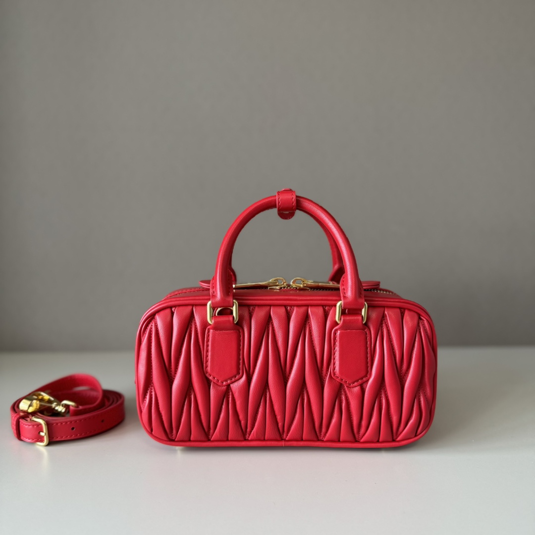 Miu Miu ミュウミュウ ブリーフケース ミニハンドバッグ 軽量 レッド 革製 - 画像 2