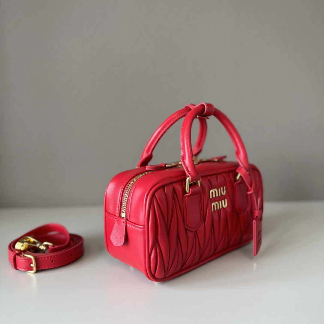 Miu Miu ミュウミュウ ブリーフケース ミニハンドバッグ 軽量 レッド 革製 - 画像 3