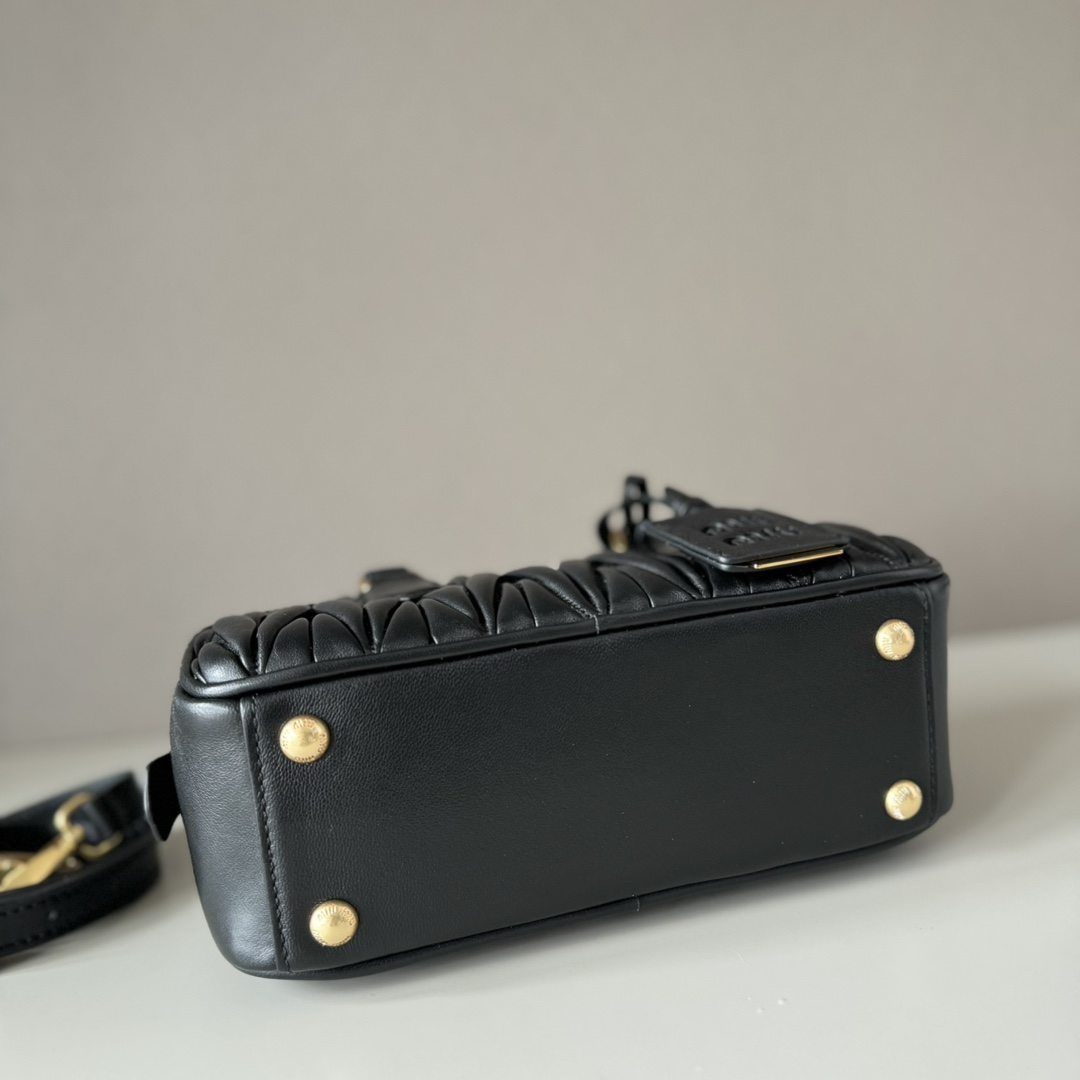 Miu Miu ミニボストンバッグ | コンパクト | ブラックレザー - 画像 4