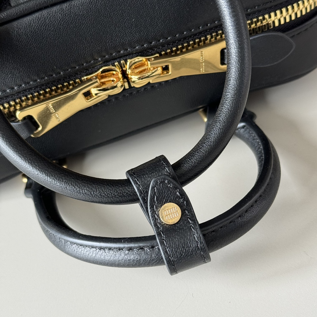 Miu Miu ミニボストンバッグ | コンパクト | ブラックレザー - 画像 6