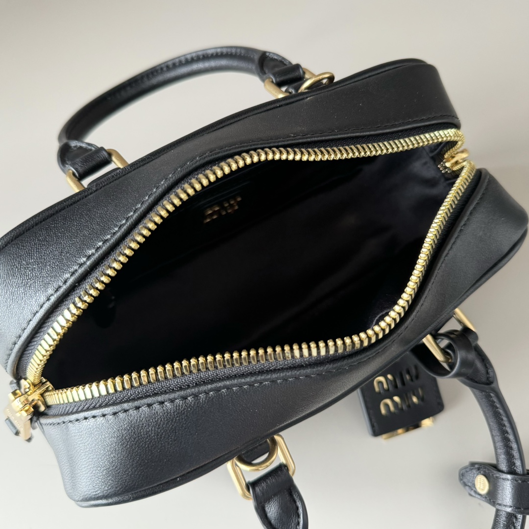 Miu Miu ミニボストンバッグ | コンパクト | ブラックレザー - 画像 8