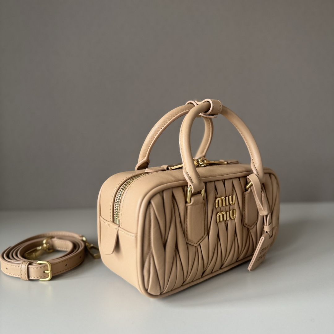 Miu Miu ミュウミュウ レディース バッグ ミニボストン レザー カーキ - 画像 2