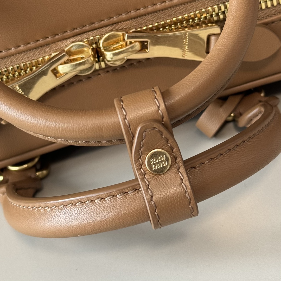 Miu Miu ミュウミュウ ミニボストンバッグ プリーツ加工 ベージュ - 画像 6