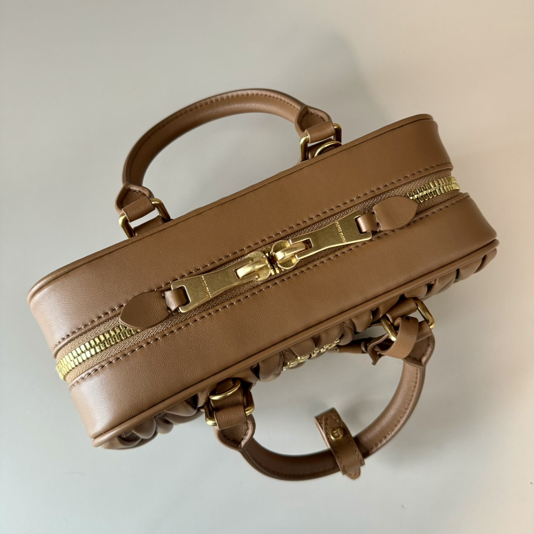 Miu Miu ミュウミュウ ミニボストンバッグ プリーツ加工 ベージュ - 画像 7